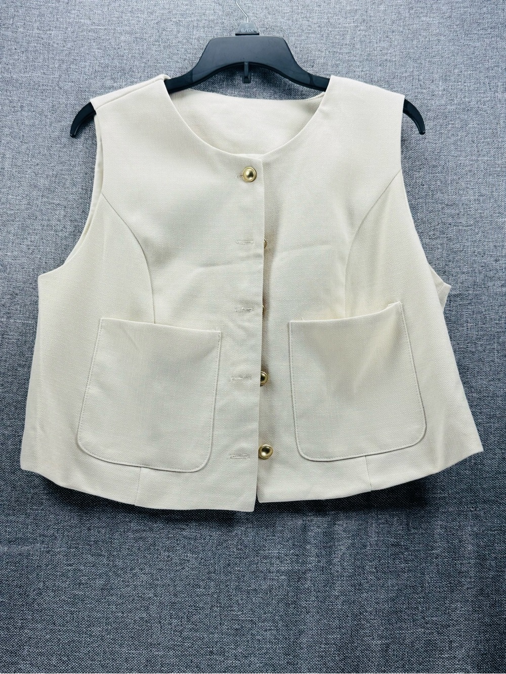 SHEIN Cream Button-Front Sleeveless Vest with Patch Pockets